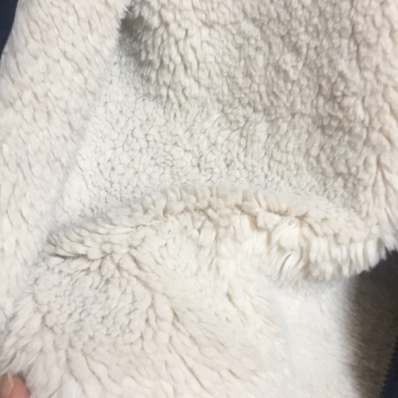 Abercrombie Kids Medium Girls Furry zip up jacket - Picture 6 of 8